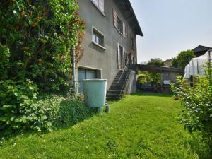 a green trash can in the yard of a house at Appartement à Neuvecelle avec balcon, parking et vue lac - FR-1-498-119 in Neuvecelle +2 photos