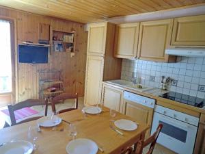 Η κουζίνα ή μικρή κουζίνα στο Appartement 4 pièces, 5 pers, exposé Sud, animaux admis, WiFi - FR-1-263-593
