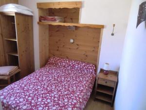 Ένα ή περισσότερα κρεβάτια σε δωμάτιο στο Appartement 4 pièces, 5 pers, exposé Sud, animaux admis, WiFi - FR-1-263-593