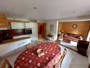 Kuchyň nebo kuchyňský kout v ubytování Duplex lumineux 4 pièces pour 8 pers, animaux admis - FR-1-263-612