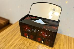 a black electronic device sitting on top of a table at 123MUSIC(イズサンミュージック) in Atami