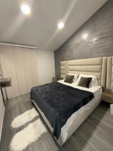 a bedroom with a large bed with a black blanket at Alojamiento tranquilo in Barranquilla