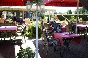 Reštaurácia alebo iné gastronomické zariadenie v ubytovaní Hotel Zéta