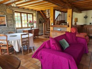 Χώρος καθιστικού στο Holiday Home Vault-de-Lugny near Forest