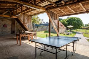 Stolní tenis v ubytování Chambres et table d'hôtes La Panacée nebo okolí