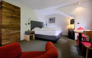 A bed or beds in a room at Hotel Evaldo