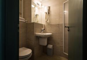 Koupelna v ubytování Corvin Hotel Budapest Corvin Wing