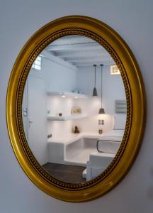 A bathroom at Aerides Mandrakia Milos