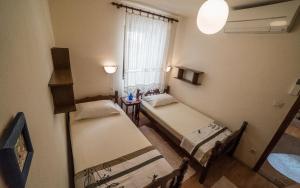 Postel nebo postele na pokoji v ubytování Apartments Tonšić