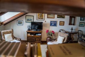 TV a/nebo společenská místnost v ubytování Apartments Tonšić