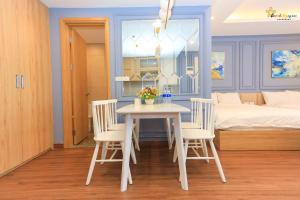 Imagen de la galería de FLC Sea Tower Quy Nhơn Seaview Apartment, en Quy Nhon 78 fotos más