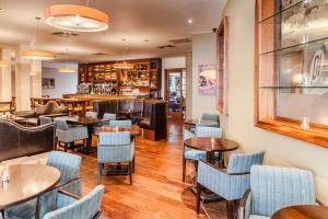 The lounge or bar area at Kilkenny Pembroke Hotel