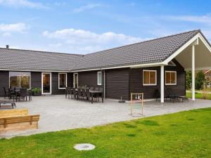 Το κτήριο όπου στεγάζεται  η παραθεριστική κατοικία +27 φωτογραφίες