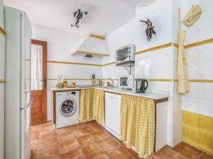 Η κουζίνα ή μικρή κουζίνα στο Villa in Carcabuey near Sierras Subbeticas Park +32 φωτογραφίες