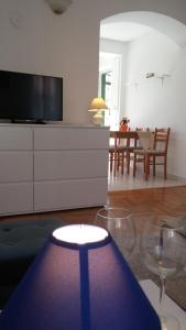 Televízia a/alebo spoločenská miestnosť v ubytovaní Arco Arina Apartment + 32 fotografií