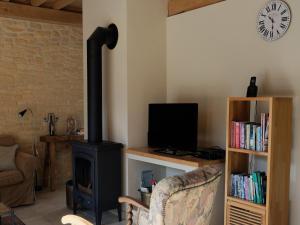 Μια τηλεόραση ή/και κέντρο ψυχαγωγίας στο Beautifully located country house with heated pool +31 φωτογραφίες