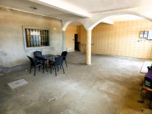 an empty room with a table and chairs in it at CHAMBRE ET SÉJOUR CLIMATISES WiFi Gratuit A 6 Nuitées de Réservation in Lomé