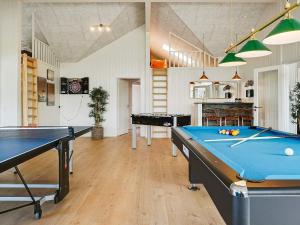 Biliár nebo kulečník v ubytování 26 person holiday home in Grenaa + 31 fotografií