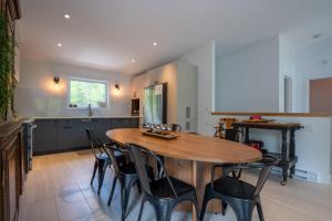 Η κουζίνα ή μικρή κουζίνα στο Spa et Private lake - Le Rocher du Lac