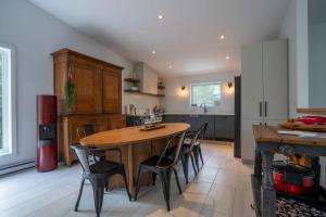 Η κουζίνα ή μικρή κουζίνα στο Spa et Private lake - Le Rocher du Lac