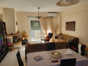 a living room with a couch and a table at VILLA MERASTRI in Balíon
