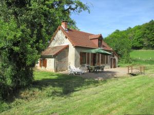 a small house with a picnic table in front of it at Holiday Home in Isenay near Lake and Forest in Isenay