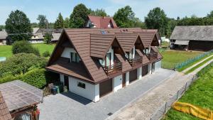 an overhead view of a house with a roof at RatuApartament in Ratułów