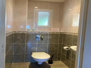 Koupelna v ubytování Montbrun Vineyard Escape + 7 fotografií