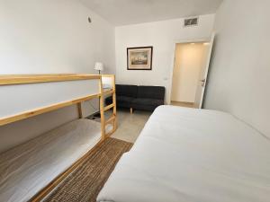 Postel nebo postele na pokoji v ubytování OrYam - Boutique Sea View Apt. 2BD Up to 10 Guests + 41 fotografií