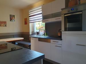 Η κουζίνα ή μικρή κουζίνα στο Ferienhaus Arnstadt +36 φωτογραφίες