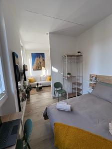 Ένα ή περισσότερα κρεβάτια σε δωμάτιο στο Milan Top 7 attractions at Metro1 - Charming flat