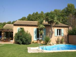 Πισίνα στο ή κοντά στο Noves Poolside Escape