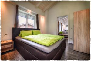 Postel nebo postele na pokoji v ubytování Haus Alpin Lofer