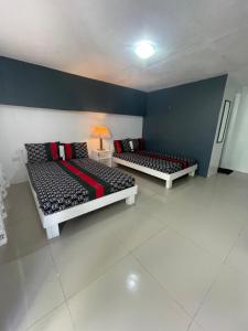 Katil atau katil-katil dalam bilik di Point F Siargao - F4