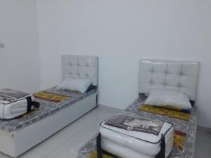 two beds in a room with two mattresses at شقة مفروشه بالمجاردة 2 in Al Majaridah +9 photos
