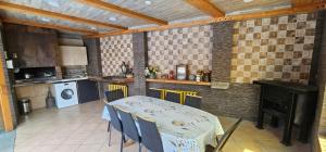 Kuchyň nebo kuchyňský kout v ubytování Trigon Villa Family , HOT POOL ,SAUNA,JACUZZI