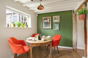 Χώρος καθιστικού στο Delightful Bee Cottage, Sandwich