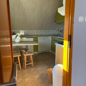 Η κουζίνα ή μικρή κουζίνα στο Wypoczynek nad Doliną