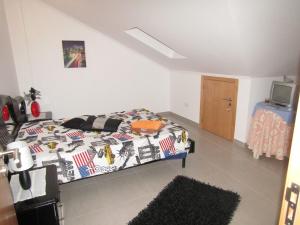 Ένα ή περισσότερα κρεβάτια σε δωμάτιο στο Águas Furtadas Mário Fanha