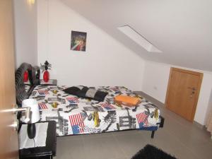 Ένα ή περισσότερα κρεβάτια σε δωμάτιο στο Águas Furtadas Mário Fanha