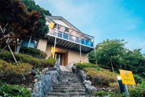 Το κτήριο όπου στεγάζεται  η παραθεριστική κατοικία