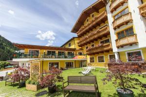 Taman di luar Hotel Oberwirt - nahe an Saalbach und Zell am See, Viehhofen Sommercard