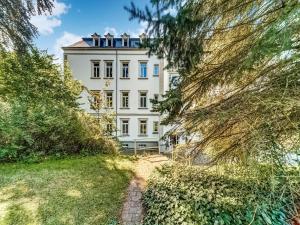 a white house with trees in front of it at Wohnung mit großer Gemeinschaftsterrasse in Wünschendorf +27 photos