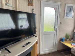 TV a/nebo společenská místnost v ubytování 193 Seaview, Ingoldmells