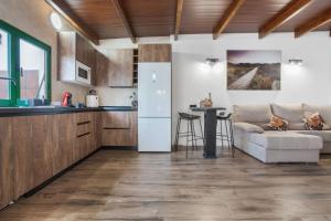 a kitchen and living room with a couch and a table at El Refugio De Los sueños in Uga