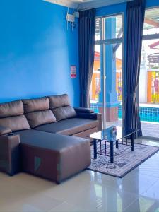 Afbeelding uit fotogalerij van The Nice Pool Villa Sittahip เดอะไนท์พูลวิลล่าสัตหีบ in Ban Tao Than