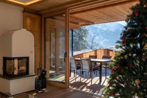 a christmas tree in a room with a table and chairs at Chalet Residenz Mühlermoos - Terrassen Chalet in Ramsberg +1 photo