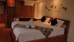 Gallery image of Phinisi Panrita Luxury Komodo in Labuan Bajo