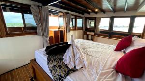 Gallery image of Phinisi Panrita Luxury Komodo in Labuan Bajo