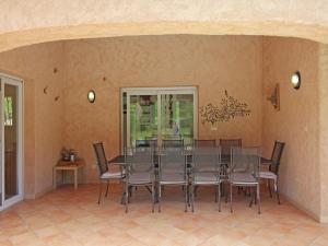 Kawasan patio atau luaran di Villa in Provence with Pool and Garden